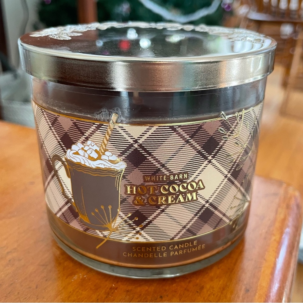 White Barn Hot Cocoa & Cream Candle with Brown and White Design